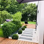 La Du Lys Toulouse Occitanie Piscine & Golf * Seilh